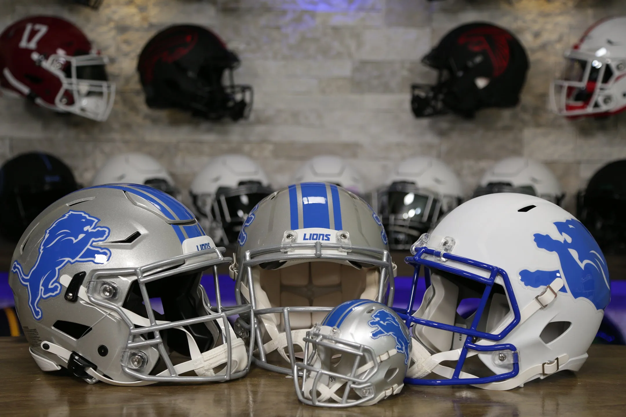 Detroit Lions Riddell Speed Display Helmet  - 2017-2023 Throwback