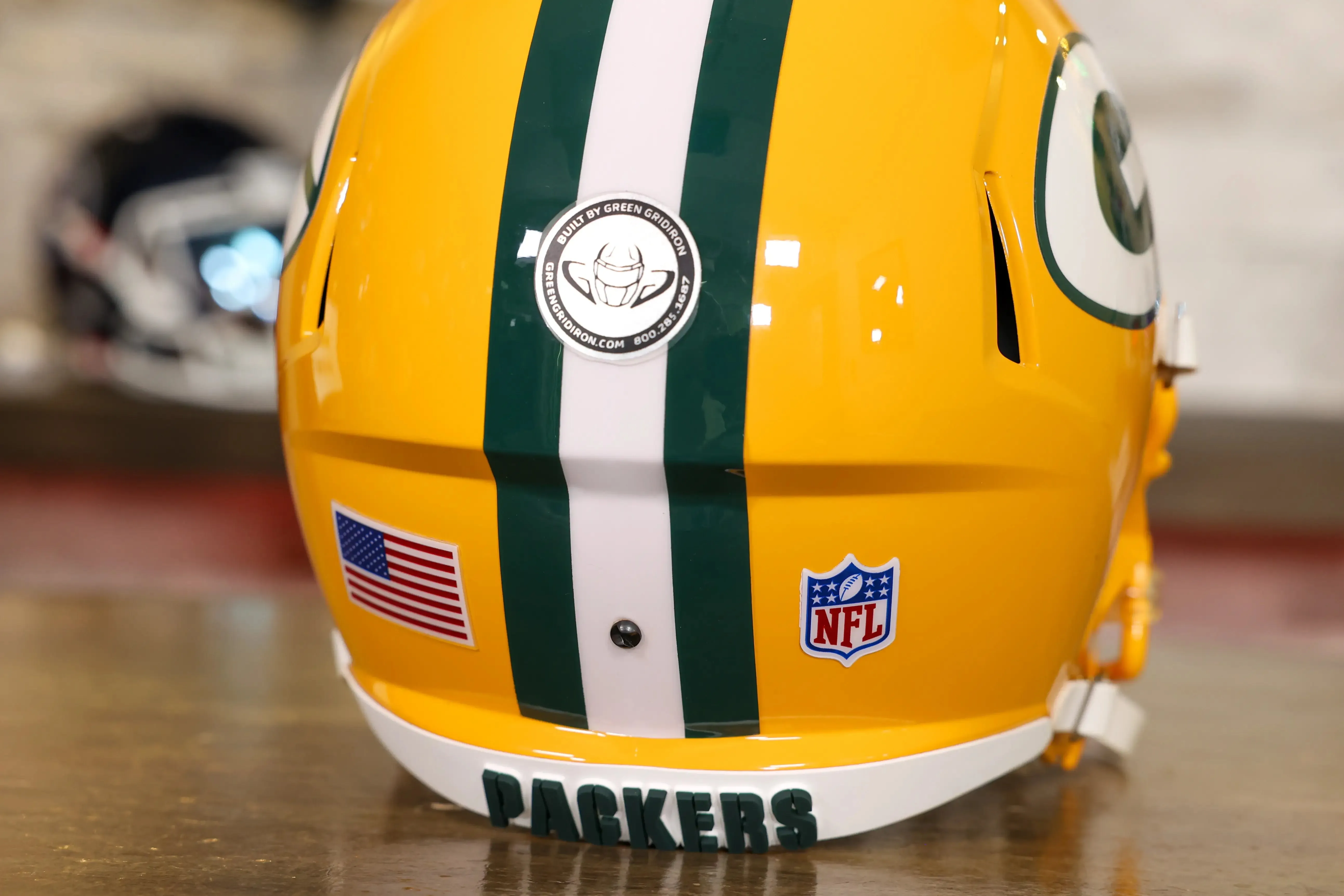 Green Bay Packers Riddell Speed Display Helmet - GG Edition