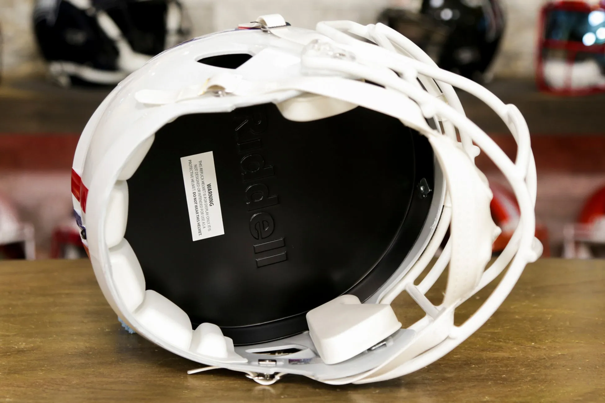 New England Patriots Riddell Speed Display Helmet - 1982-1989 Throwback