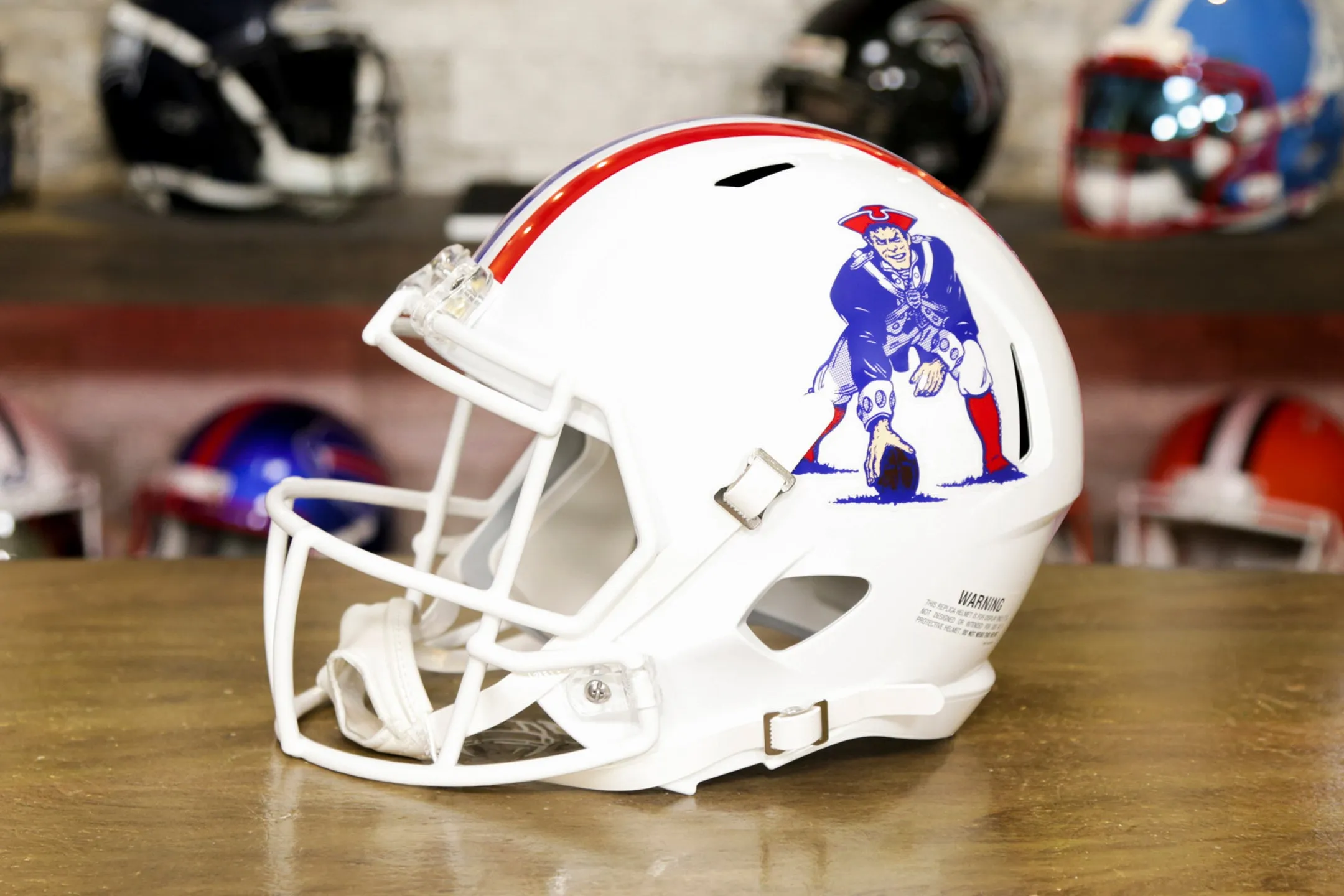 New England Patriots Riddell Speed Display Helmet - 1982-1989 Throwback