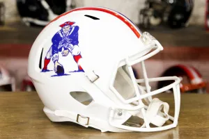 New England Patriots Riddell Speed Display Helmet - 1982-1989 Throwback
