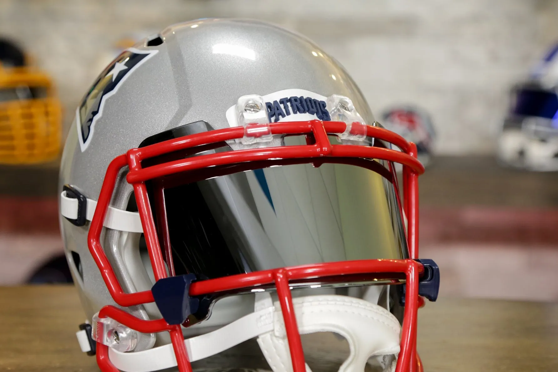 New England Patriots Riddell Speed Display Helmet - GG Edition 00195