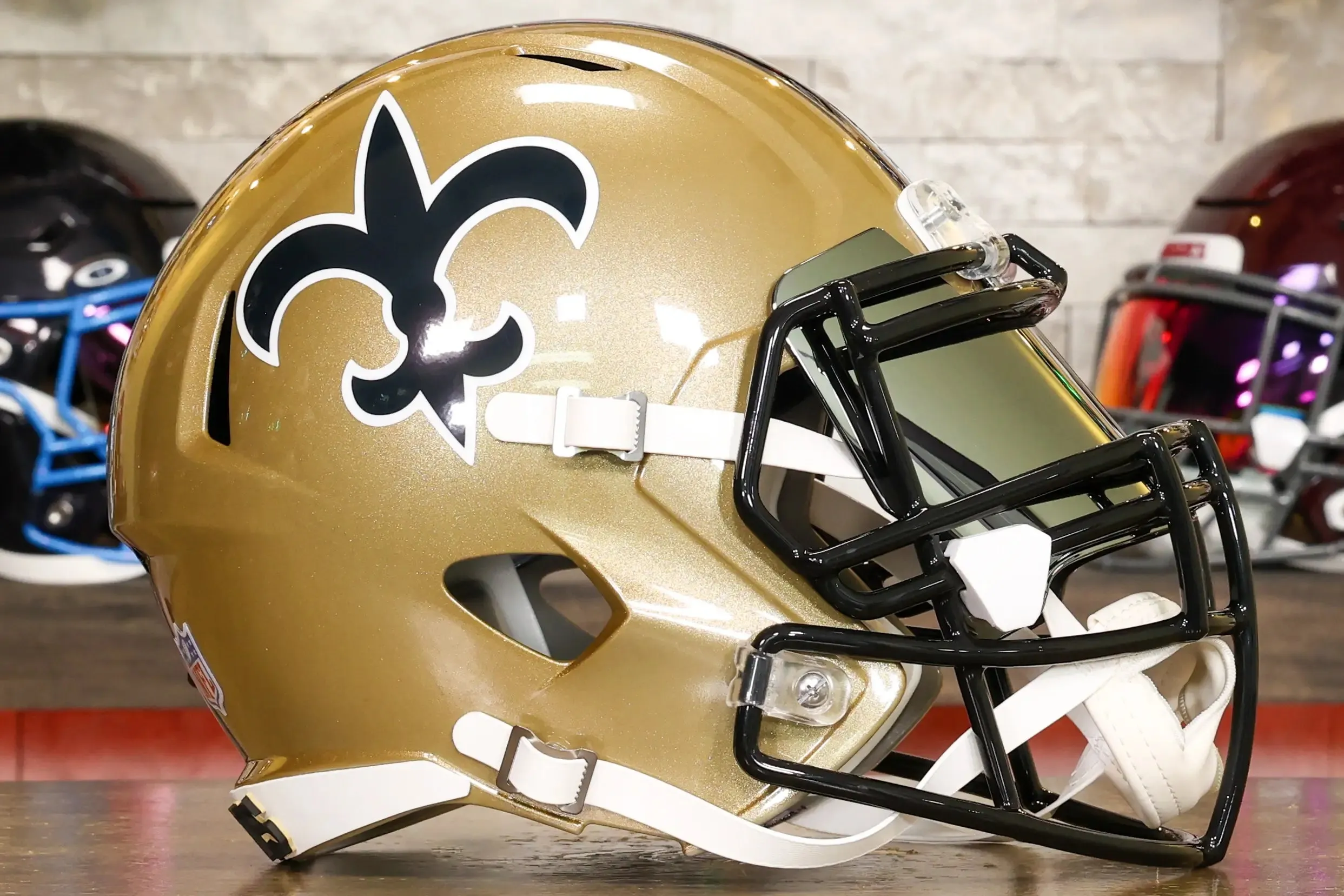 New Orleans Saints Riddell Speed Display Helmet - GG Edition 02601