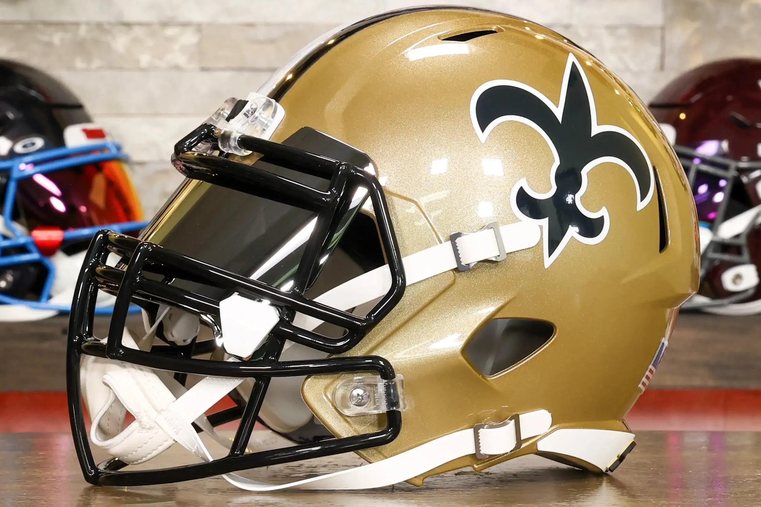 New Orleans Saints Riddell Speed Display Helmet - GG Edition 02601