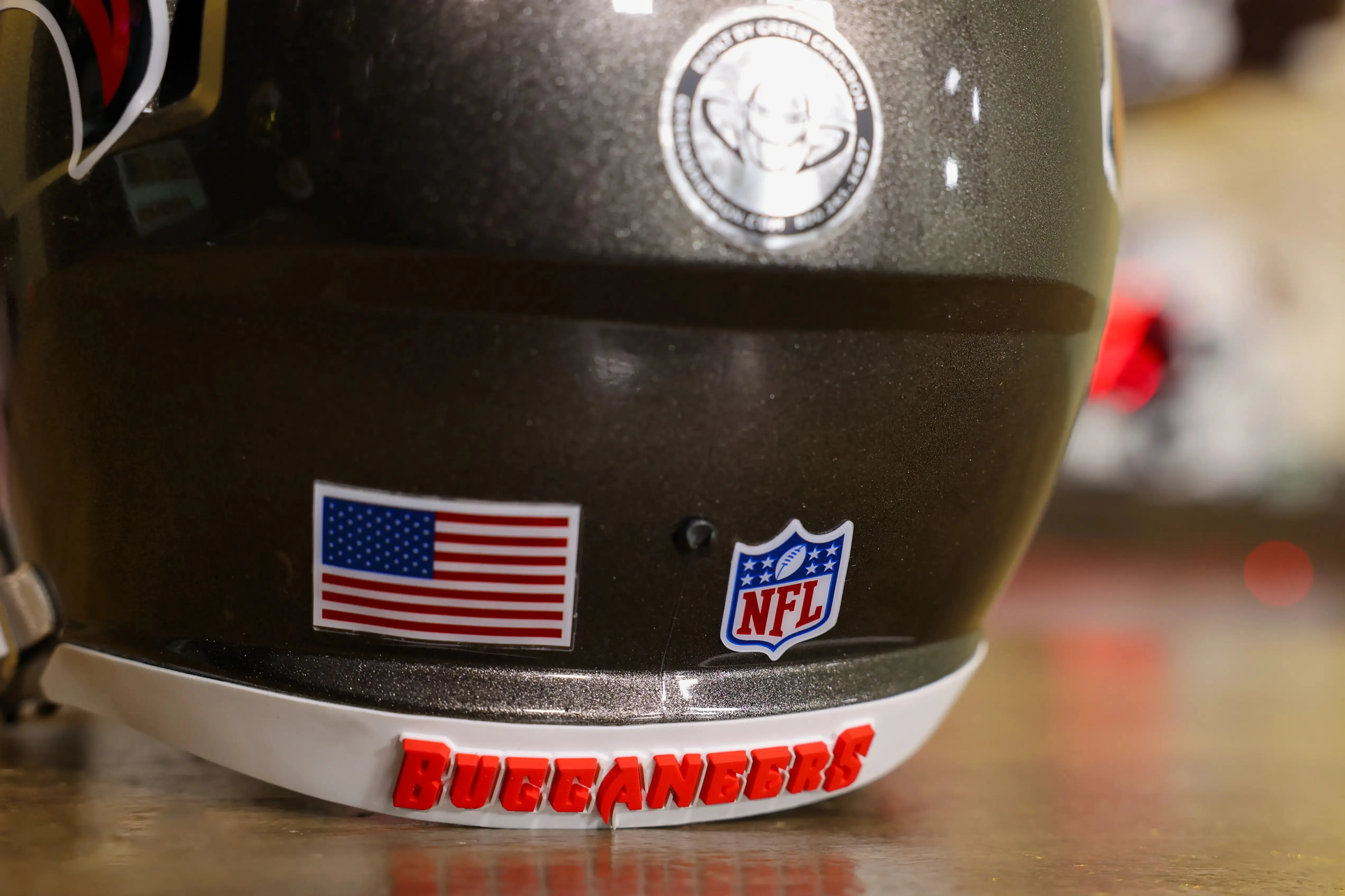 Tampa Bay Buccaneers Riddell Speed Display Helmet - GG Edition