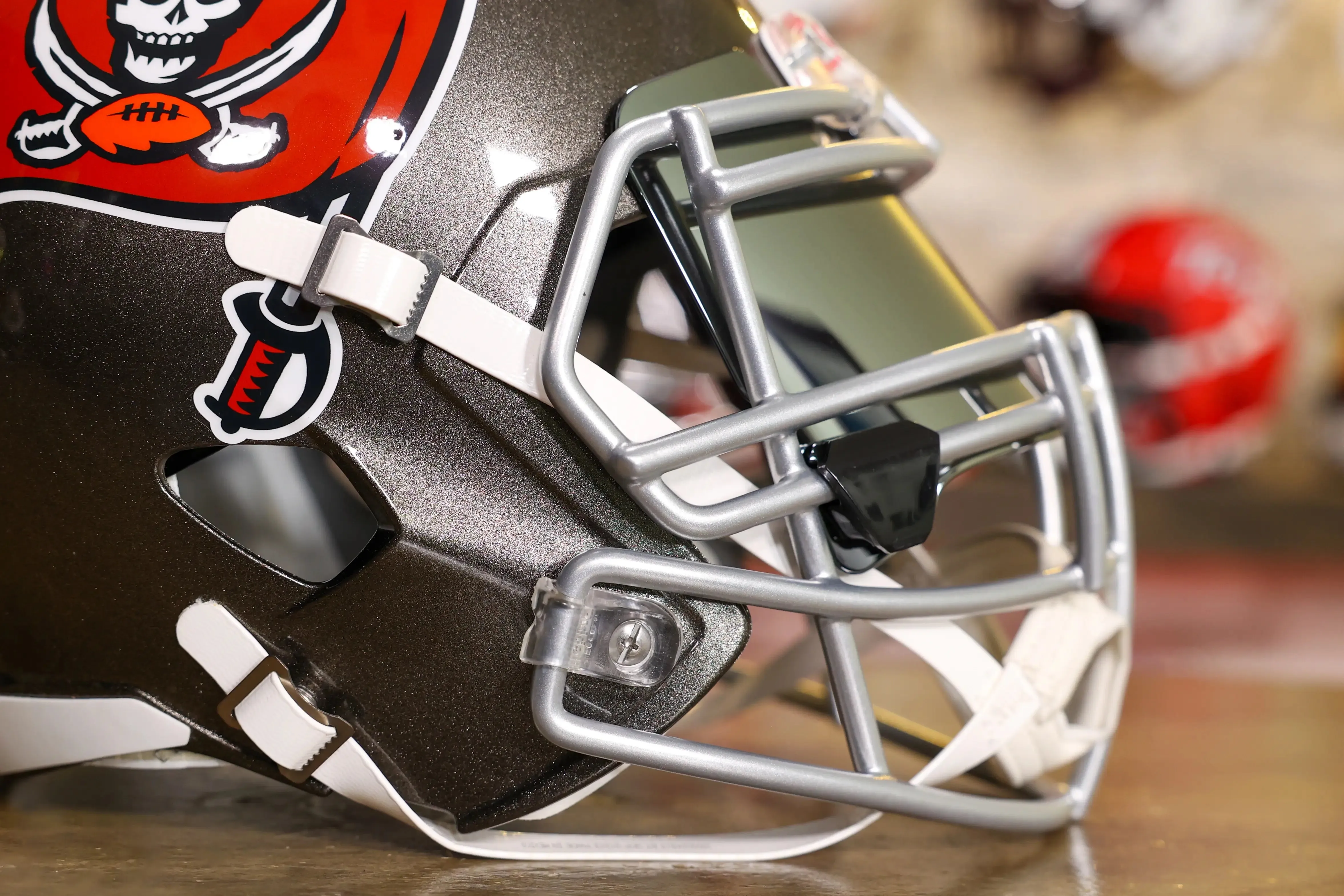 Tampa Bay Buccaneers Riddell Speed Display Helmet - GG Edition